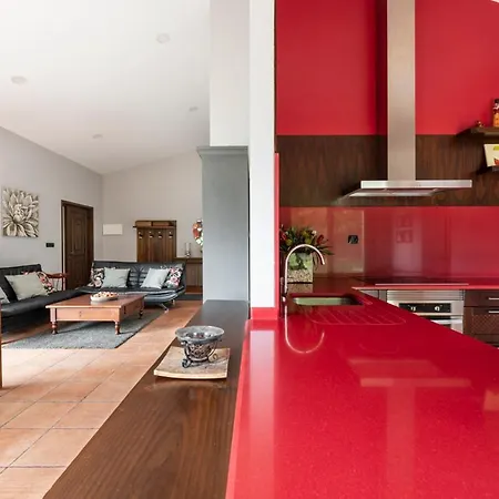 In Sleeps 10 With Pool *