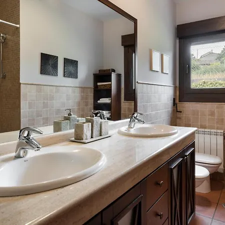 In Sleeps 10 With Pool