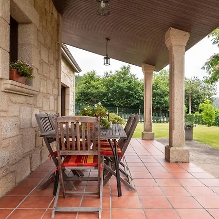 In Sleeps 10 With Pool A Coruña