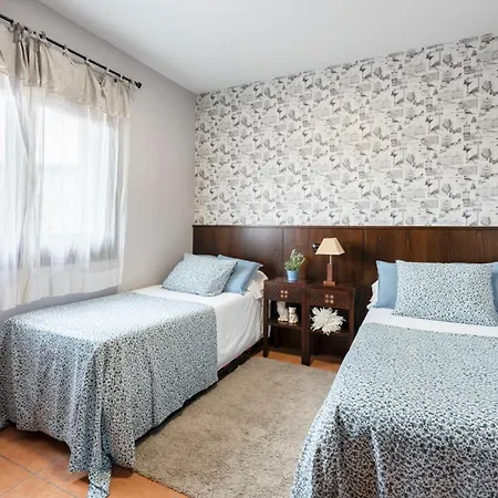 In Sleeps 10 With Pool Villa A Coruña